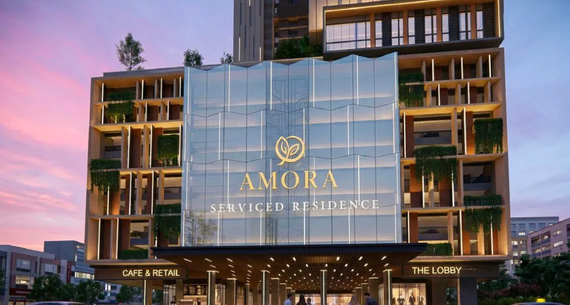 Fasad dan pintu masuk Amora Serviced Residence pada waktu senja, Tampoi Johor Bahru