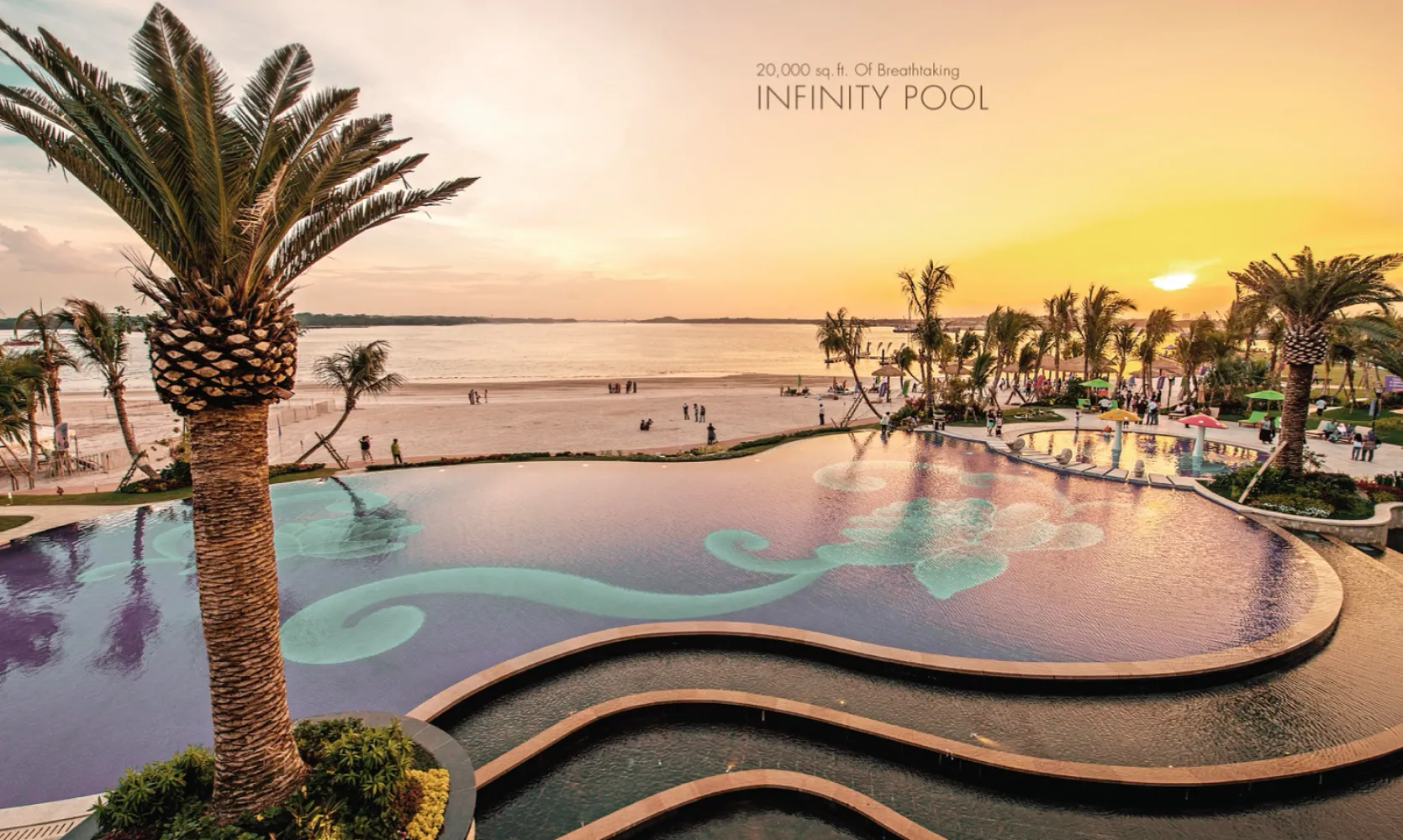 Kolam renang infiniti pemandangan laut 20,000 kaki persegi di Country Garden Danga Bay pada waktu senja