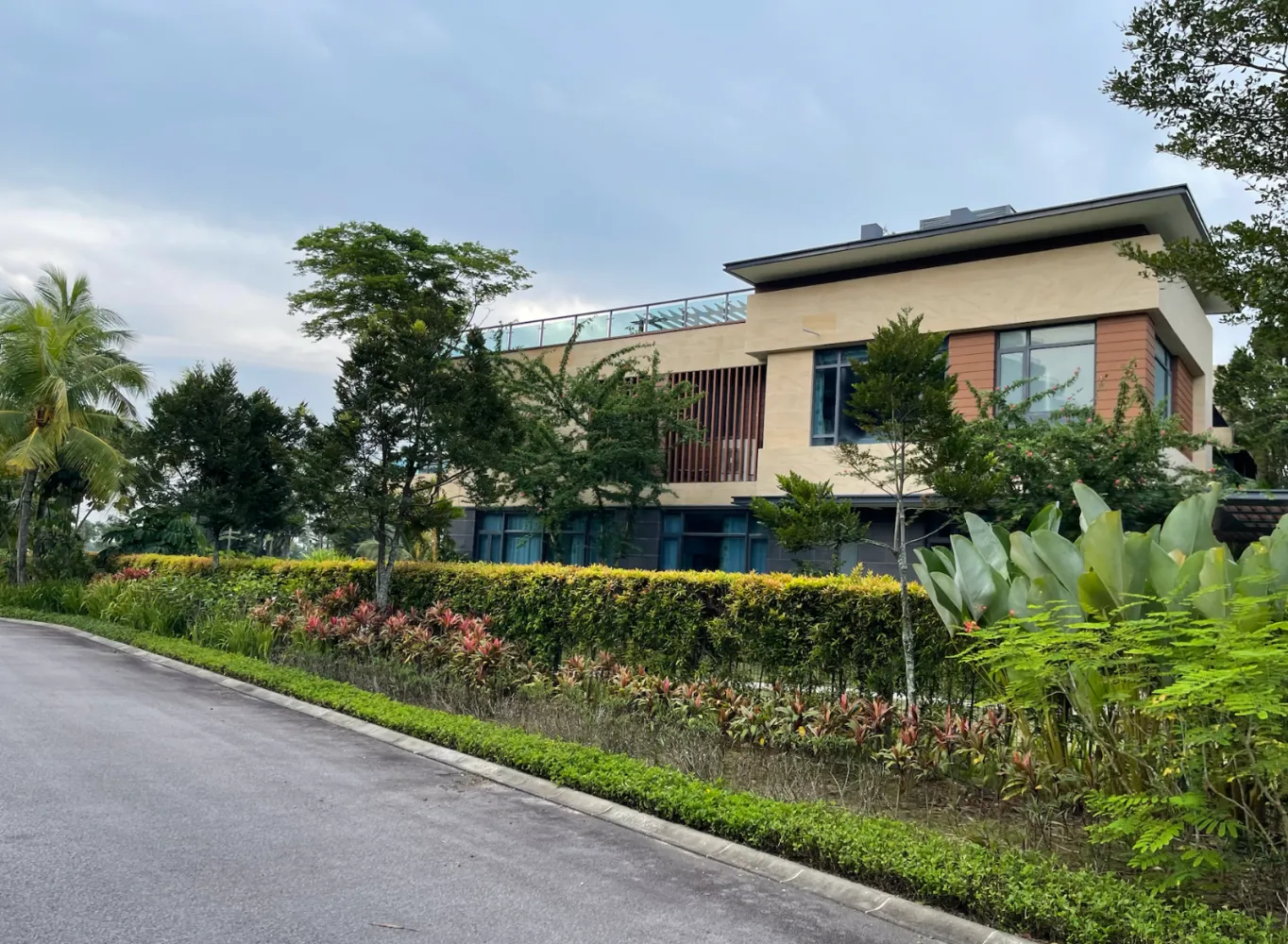 Forest City Golf Villa (Garden Terrace) Forest City Golf Villa completed exterior facade viewed from the internal access road in Forest City Golf Resort, Gelang Patah, Johor