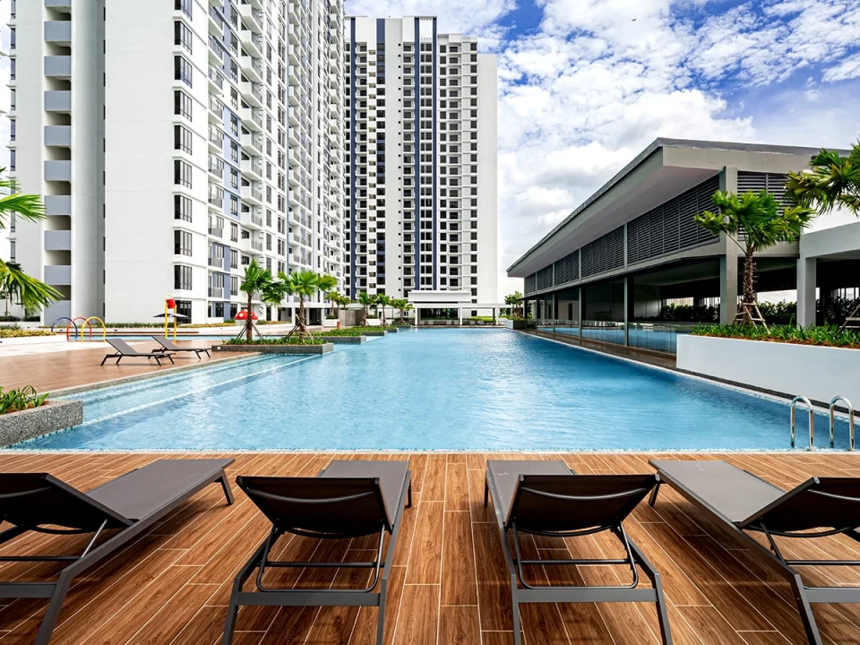Pandan Heights / Residensi Pandan 3 Rooftop lap pool and sun deck at Pandan Heights serviced residence in Pandan City, Johor Bahru, Johor