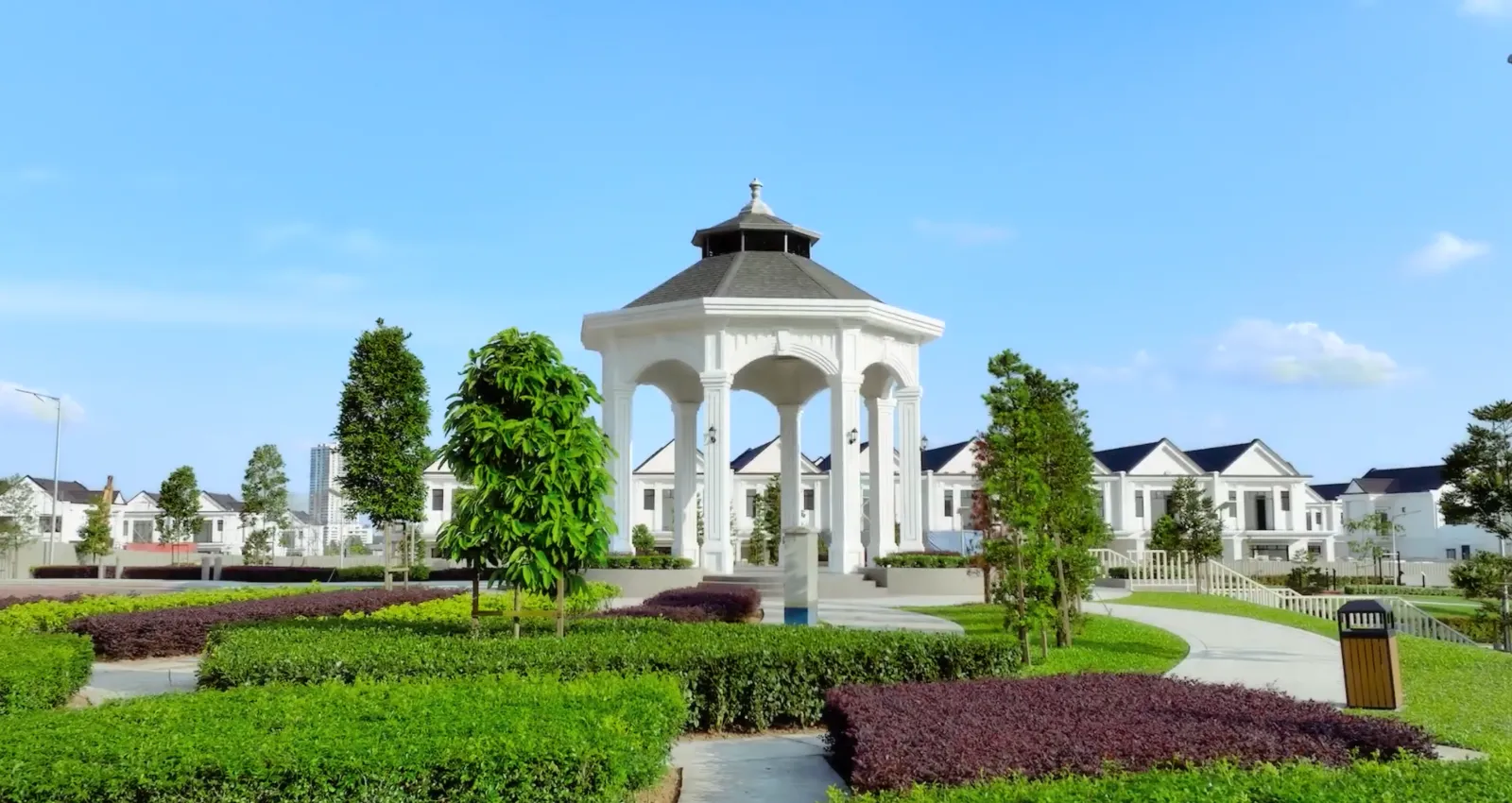 Fasad jalan rumah teres 2 tingkat South Hills @ Seri Alam di Johor Bahru