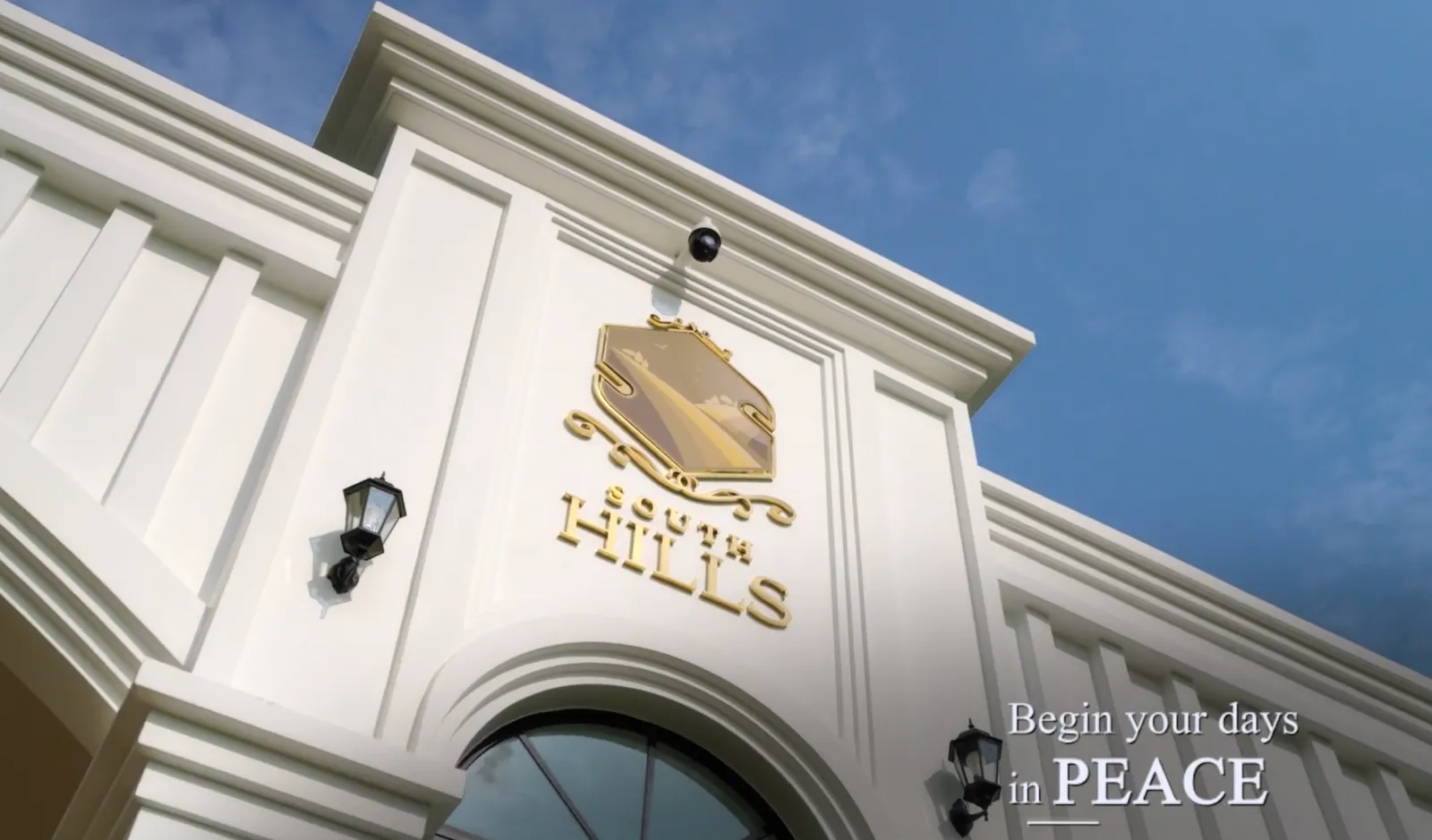 Perincian bumbung gazebo kelab South Hills @ Seri Alam dengan logo South Hills
