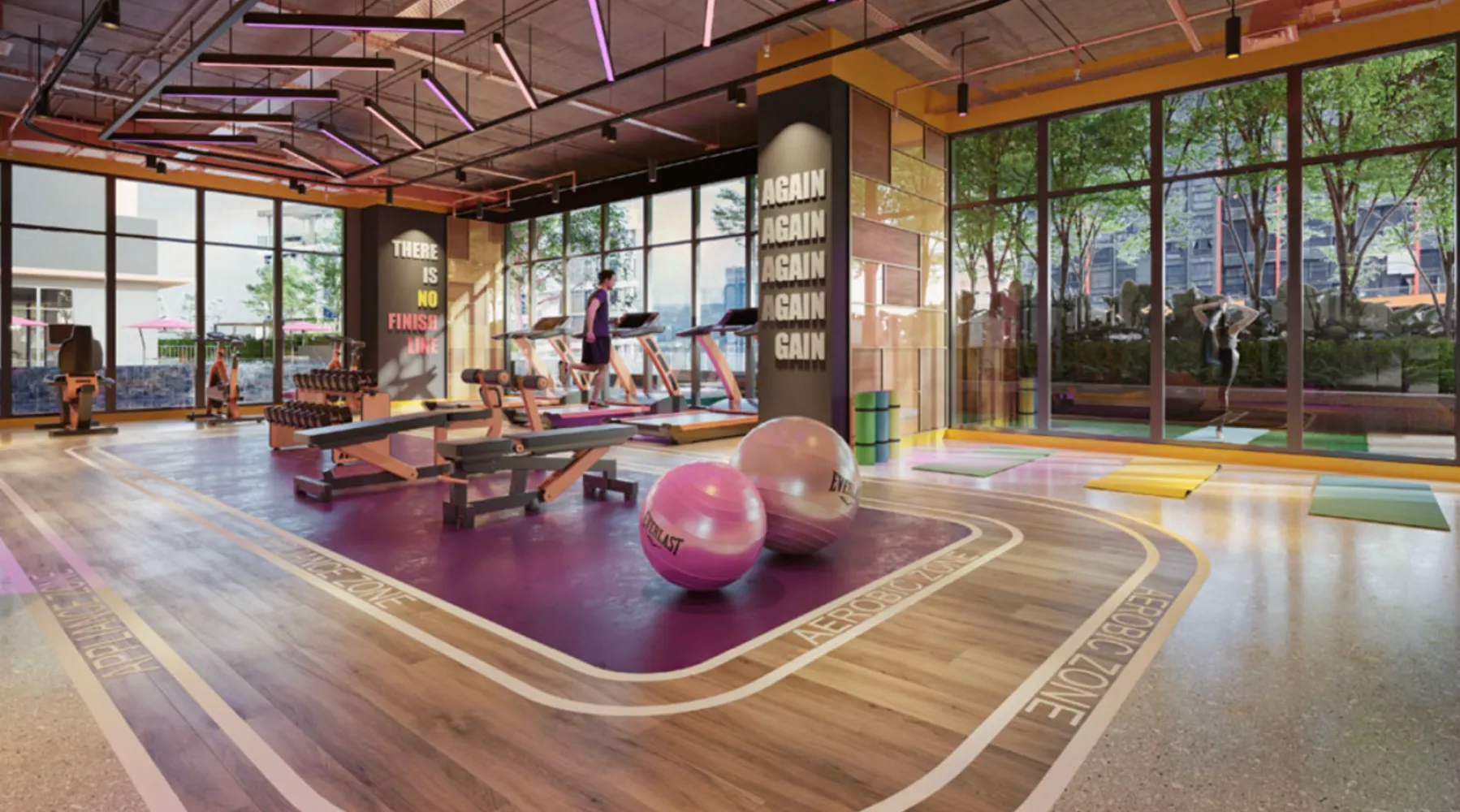 Gimnasium Tingkat 10 Summer Suites dengan zon kardio dan latihan kekuatan menghadap tingkap penuh siling