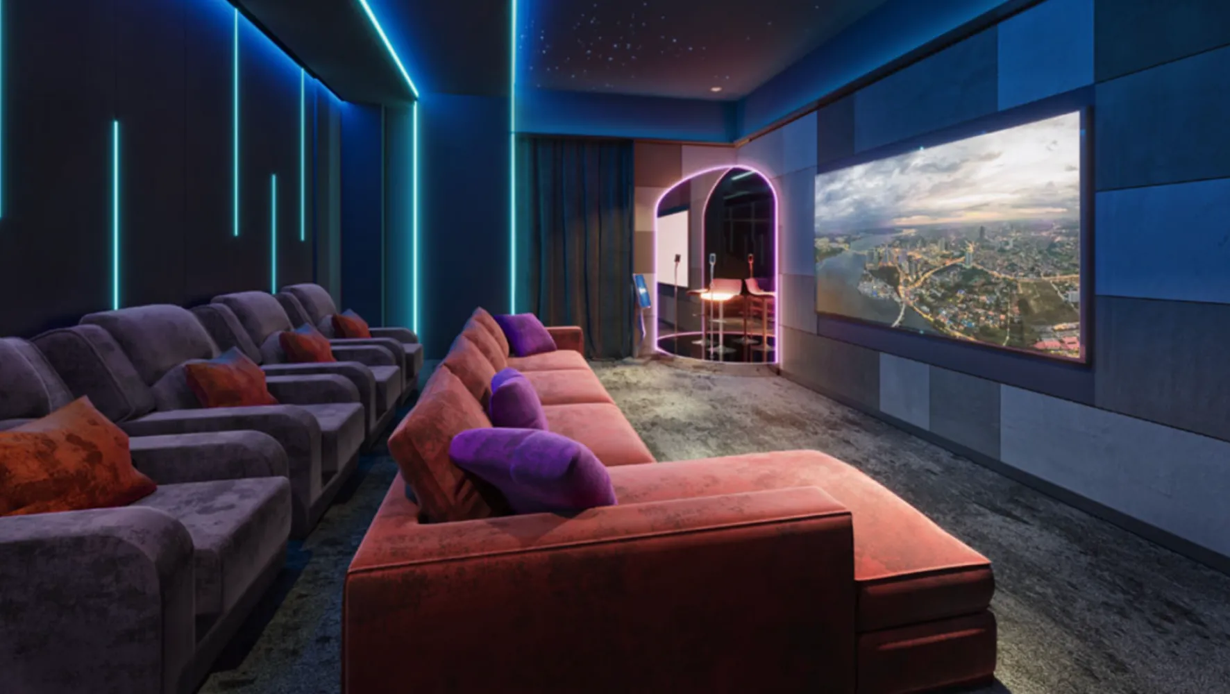 Bilik media Summer Suites dengan tempat duduk pawagam bertingkat dan skrin besar dipasang di dinding