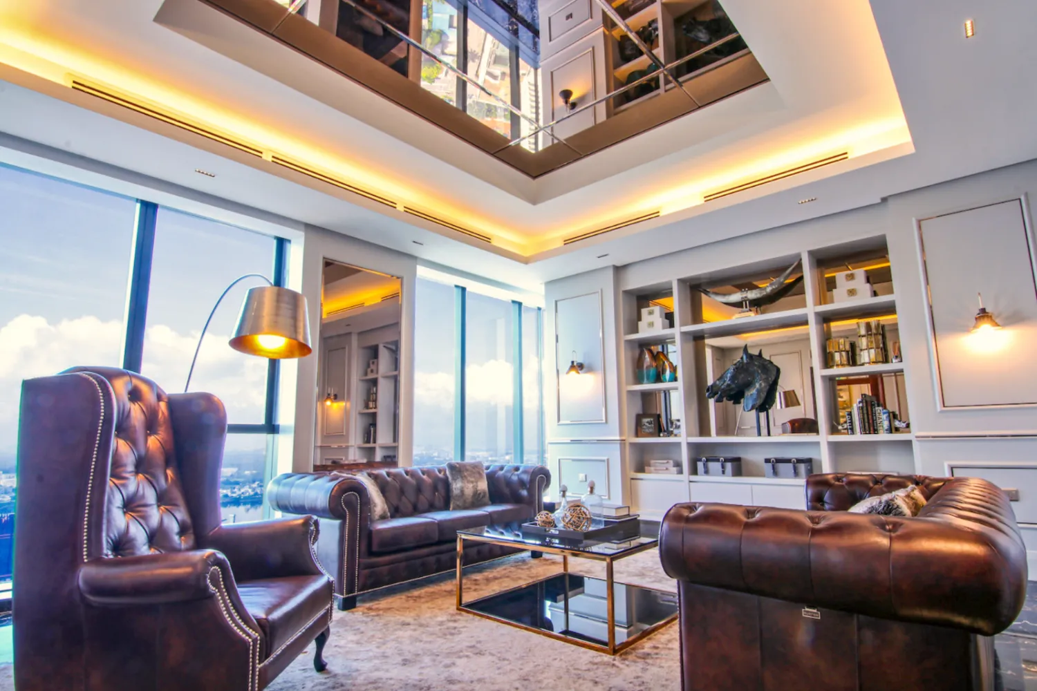 Interior lounge cerut peribadi dan perpustakaan The Astaka